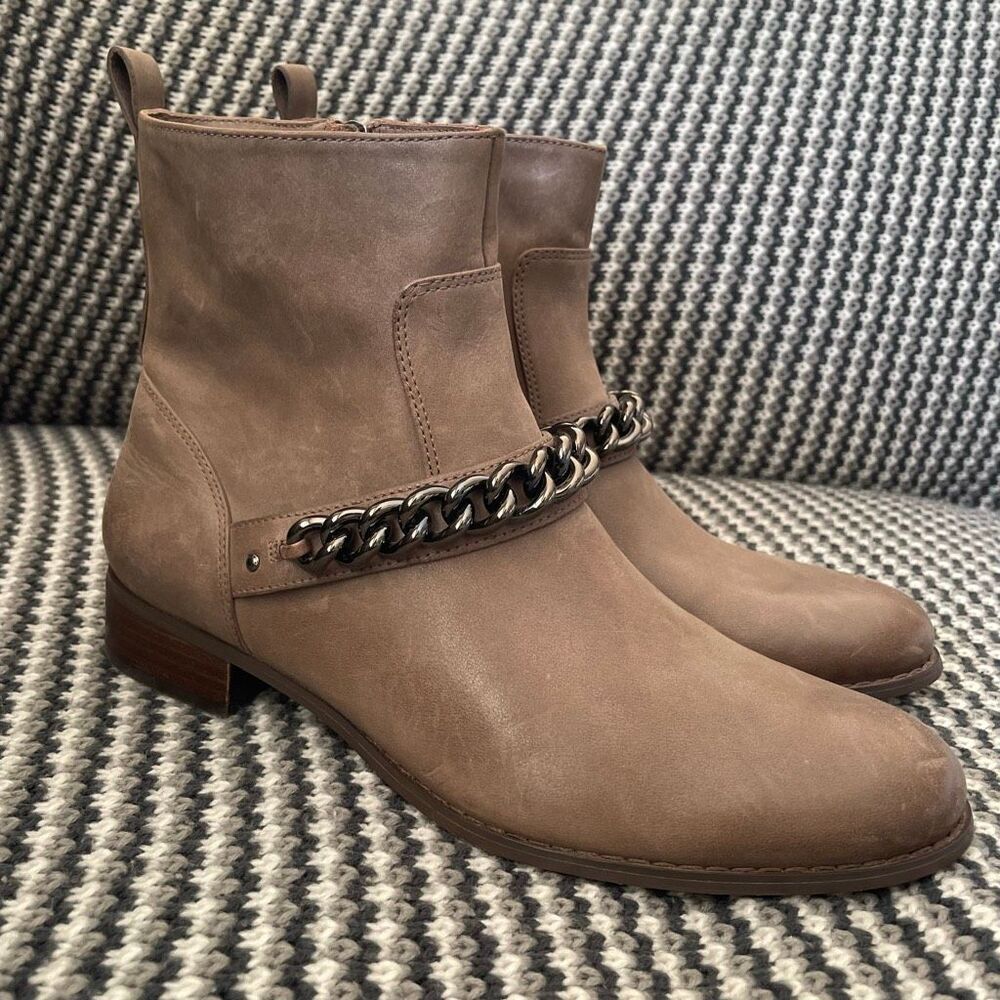 Coach Adella genuine leather ankle booties chain women’s shoe size 8.5 - Picture 2 of 15